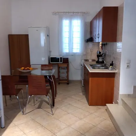 Comfy Alykes Apartment, * Volos