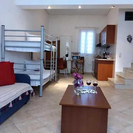 شقة Comfy Alykes Apartment, *
