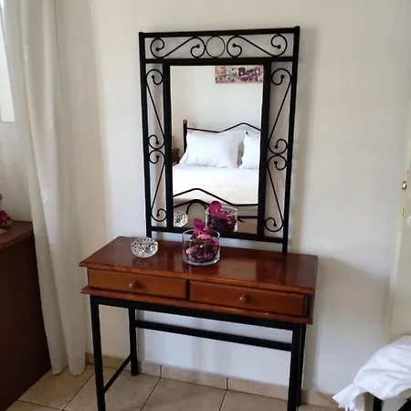 Comfy Alykes Apartment, *