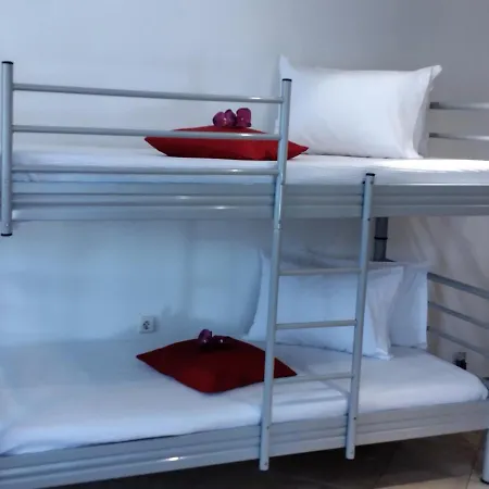 شقة Comfy Alykes Apartment,